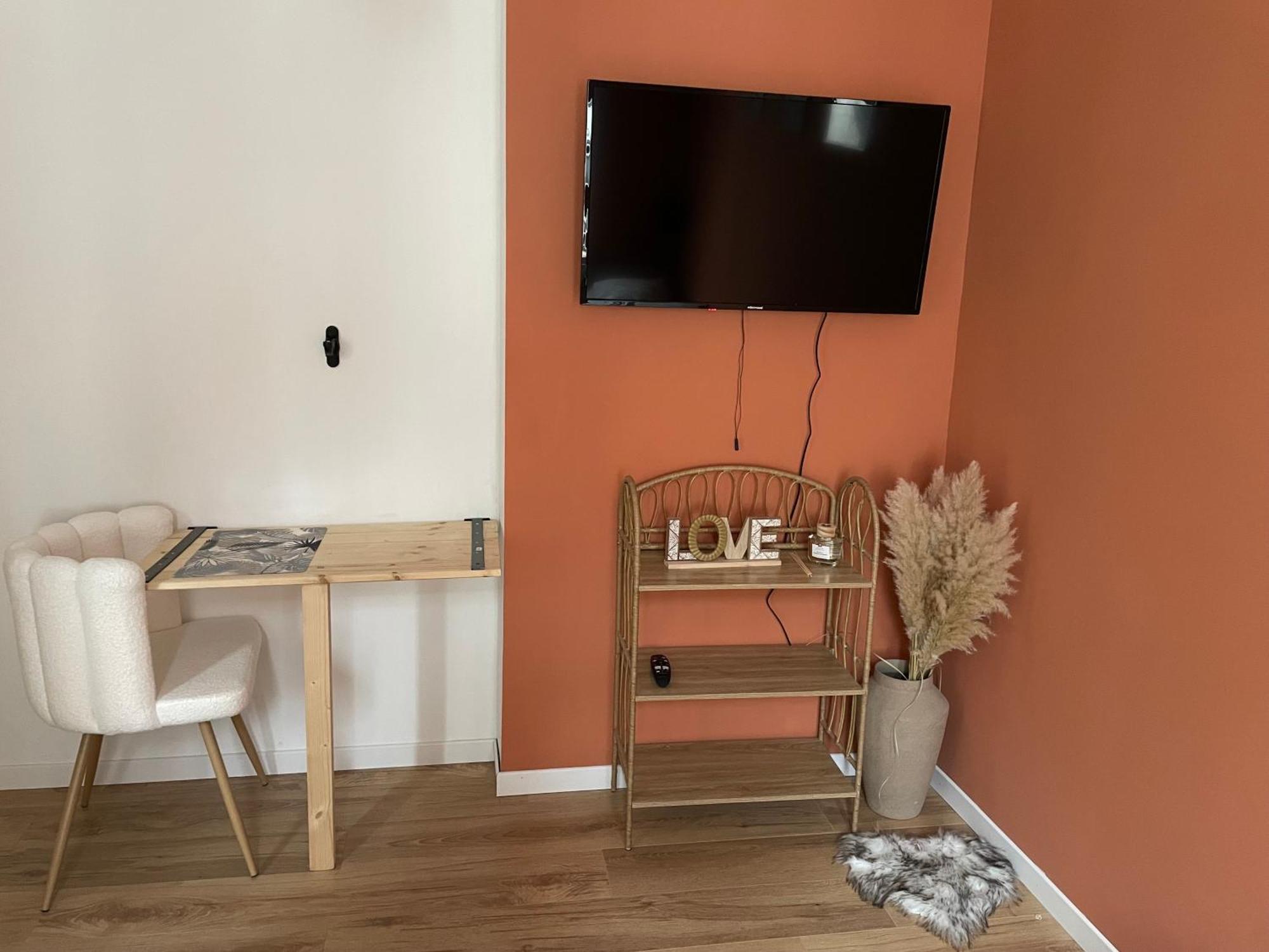 Studio Cosy Et Chaleureux Calais Extérieur photo